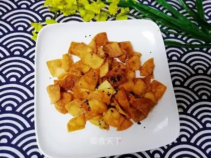 A dumpling-skin chip