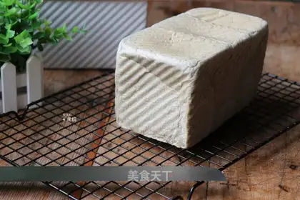 Black sesame sauce toast