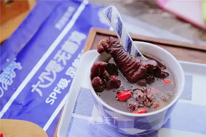 Black rice chicken leg soup