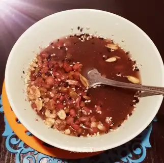"Red green bean rice roses"