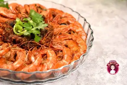 Red burns the black tiger shrimp