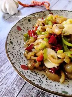 Fried pig skin