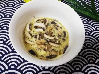 Goose eggs steam mushrooms