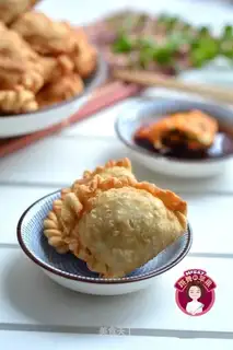 The egg-cracker