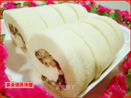 Red-tree cake roll