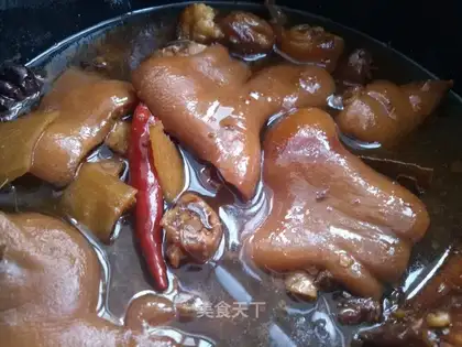 Piggy hands with sauce