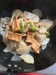 Roach, tofu