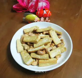 The fragrance of the cashew nuts