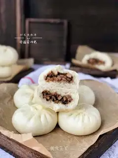 A meat bag with mushroom sauce