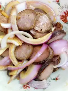 A bitter intestine with onions