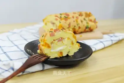 Salted egg and yellow ham rolls
