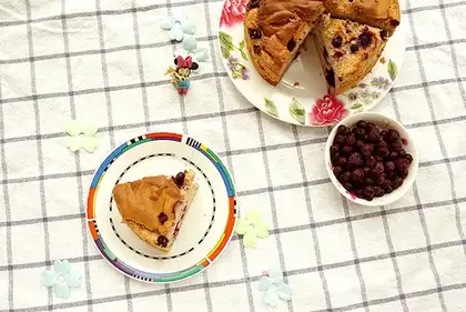 Double blueberry chili cake