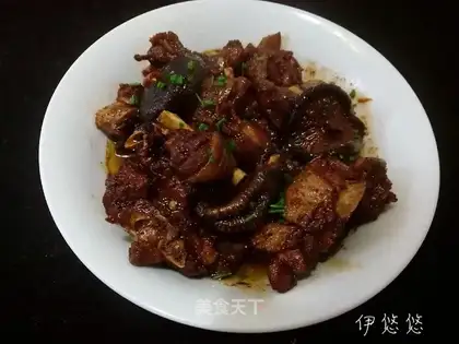 A chicken with mushrooms
