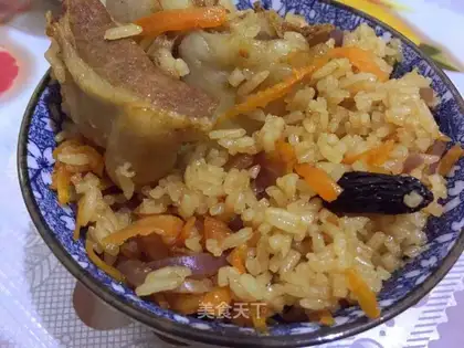 Xinjiang's hand grabs rice