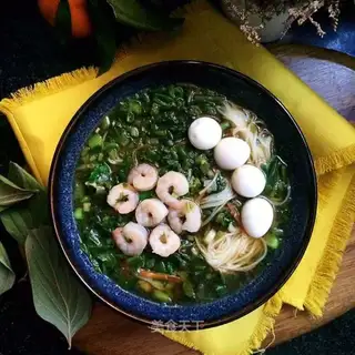Snow-cray shrimp shaving noodles