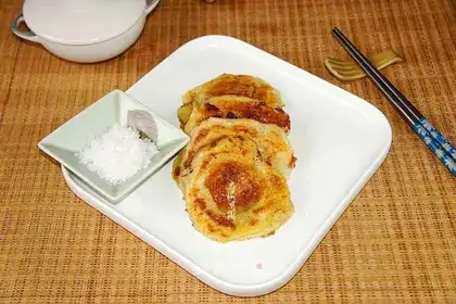 Fried bean buns