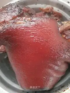 Pig hoof