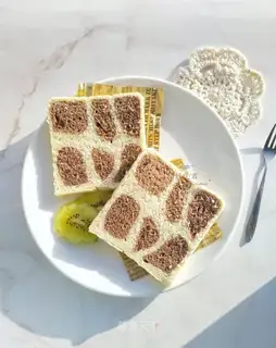 A giraffe toast