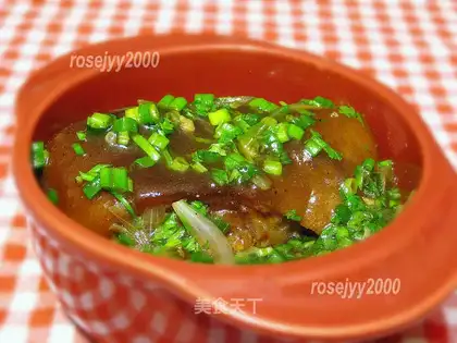 Black pepper onion, pig's hand