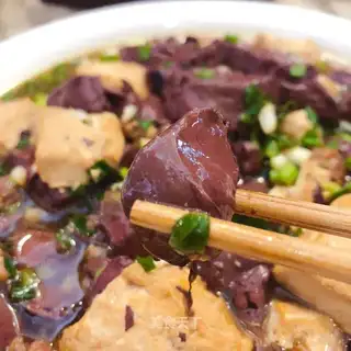 Pig blood tofu soup