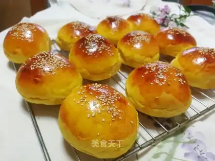 Cheese pine bun