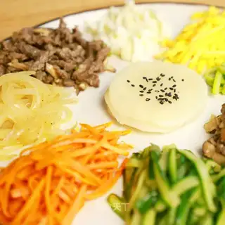 A Korean-style seven-colour burrito
