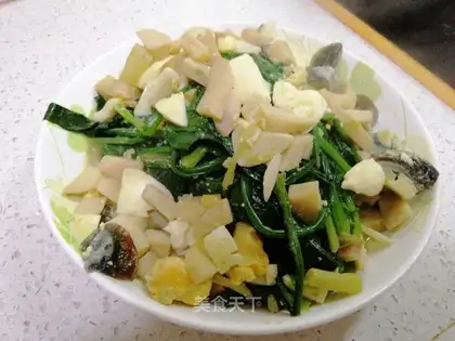 Gold and silver omelet spinach
