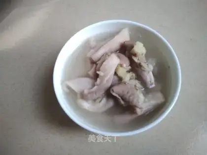 Pepper pork belly soup