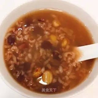 Porridge of peanut rice
