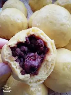 Pumpkin with red bean buns