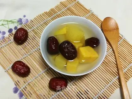 Red dates, sweet potatoes, apple soup