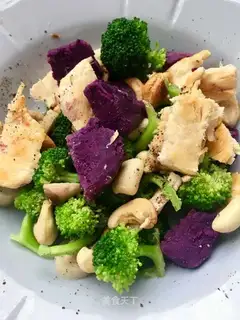 Chicken-fried nut salad