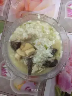 Chicken leg mushroom congee