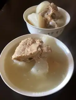 Dragon bone radish soup