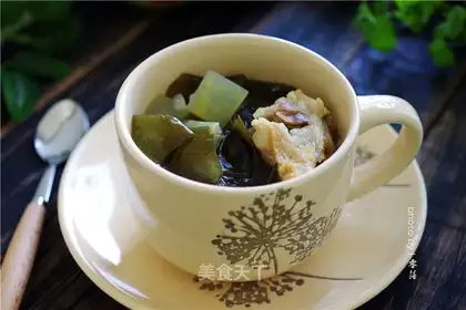 Porkbone soup from the winter melon