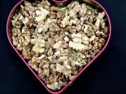 Microwave walnuts