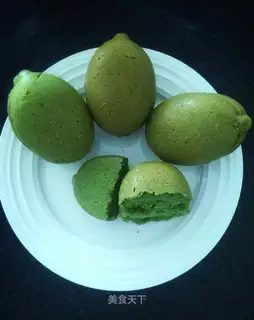 A green lemon honey cake