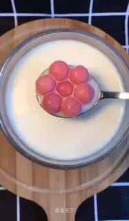 Strawberry pearl tea