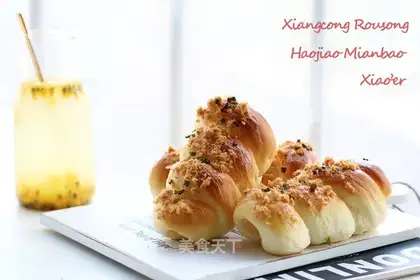 Onion pine croissants
