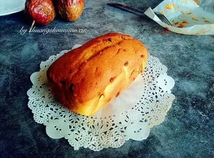 A pound cake of clot nuts