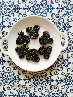 Black sesame cake