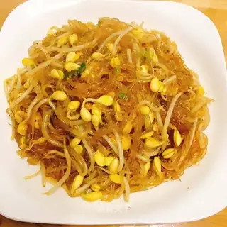 A fan of bean sprouts
