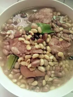 Soybean peanut pig hoof