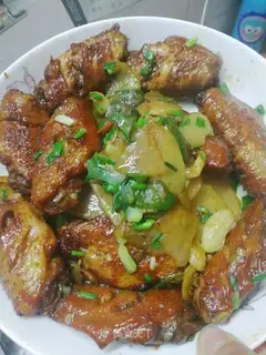 Chicken wings and chips