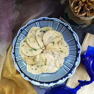 Autumn sesame eggcake
