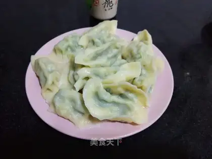 Cream-cream shrimp crawling with a pickle