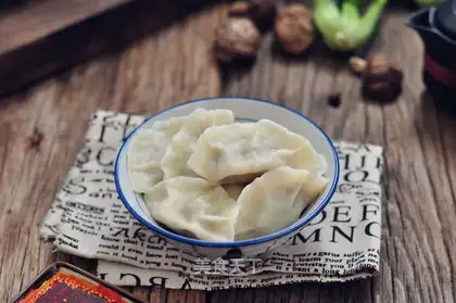 A green pork dumpling