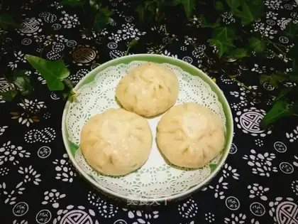 A cabbage bun