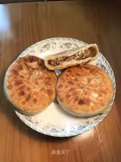 A lamb onion pie