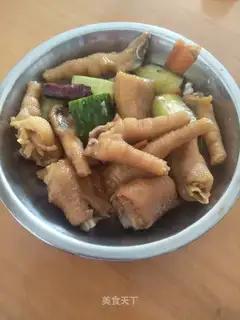 It's a cold chicken claw